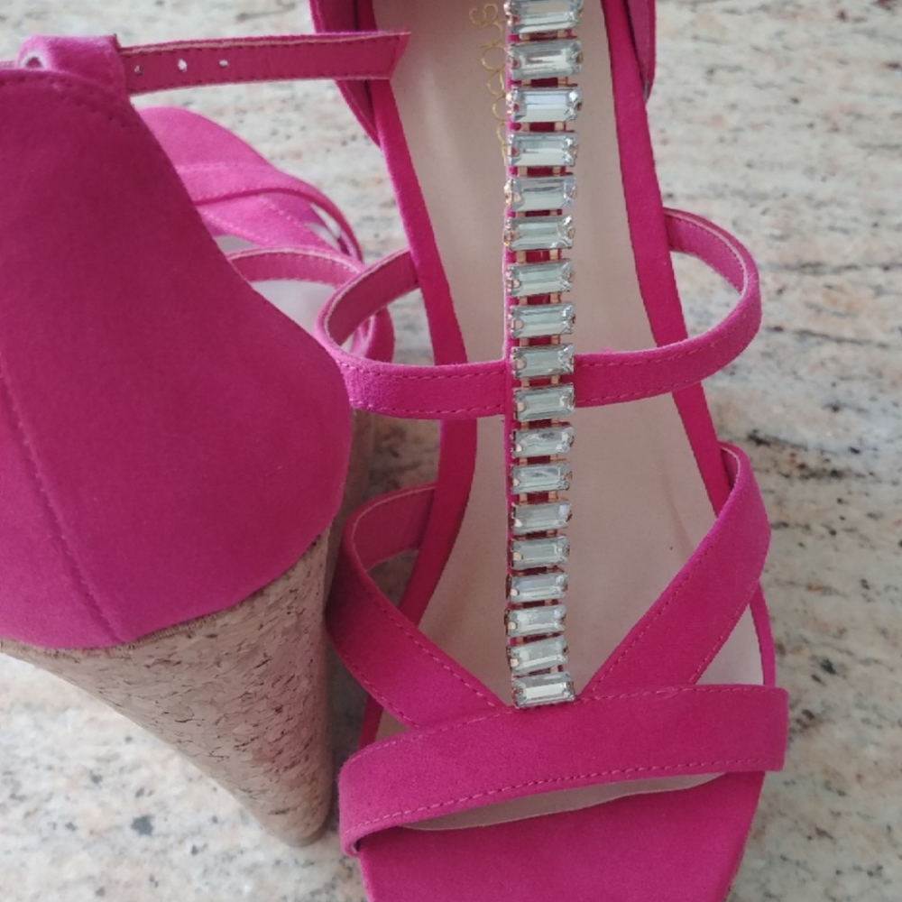Shoedazzle pink wedge sandals